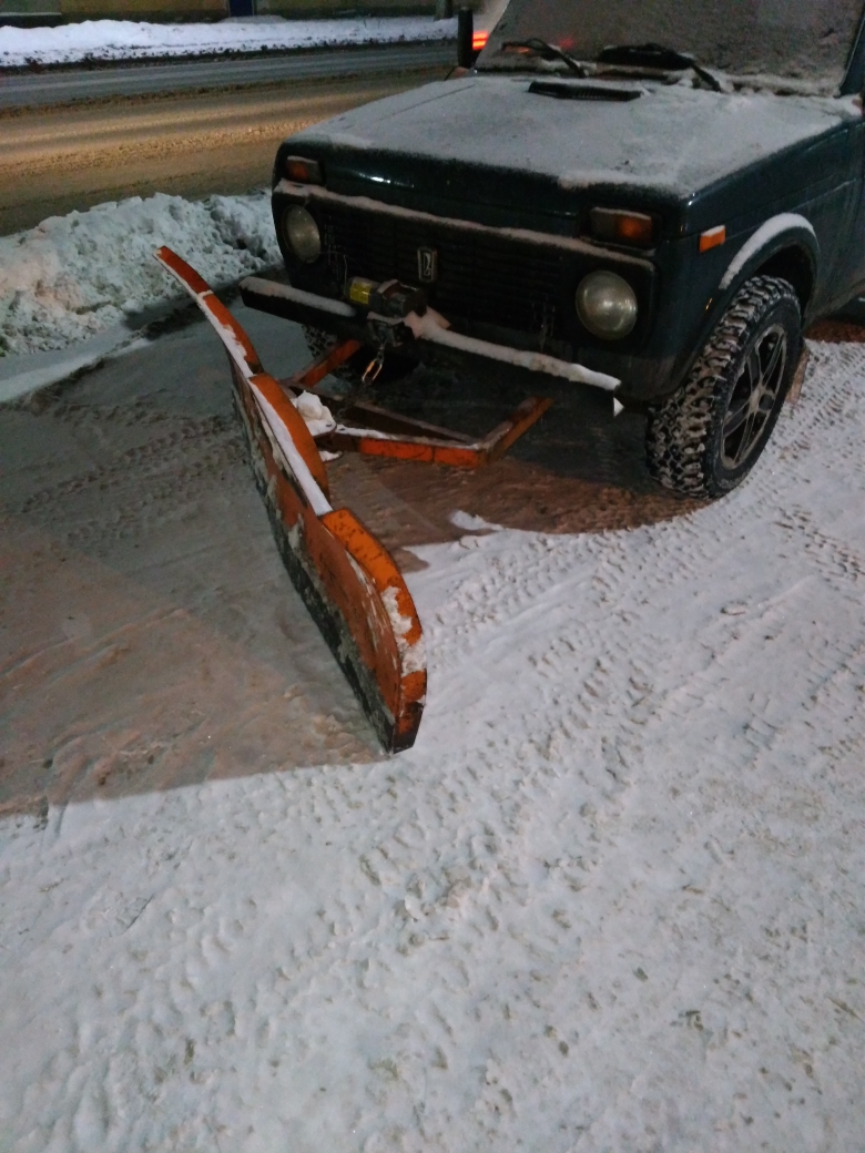 Снегоуборочный отвал Уникар а/м ВАЗ 2121-31 (Нива) с площадкой под лебедку